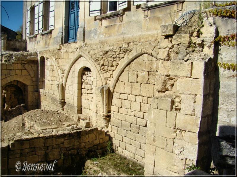Abbaye de Fontdouce 12 ème siècle Charente-Maritime fouilles de la salle des moines