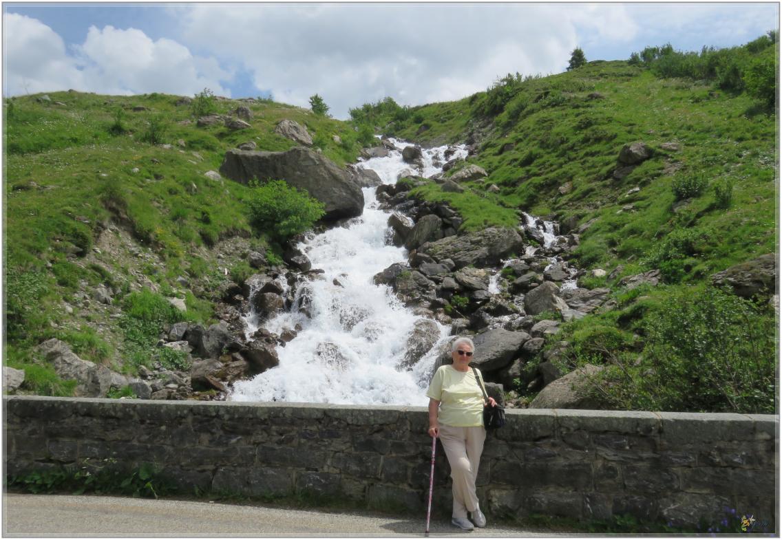 ELLE  DESCEND  DE LA  MONTAGNE ?