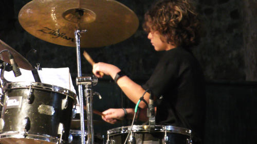 Le balcon posé sur la mer (43-1) à Λέσβος. Le balcon de la fête populaire