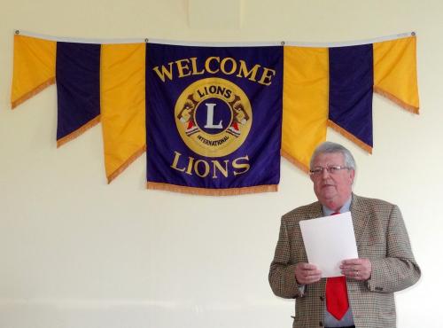 Remise de chèques, en 2013, aux associations de Châtillon sur Seine, par le Lions Club