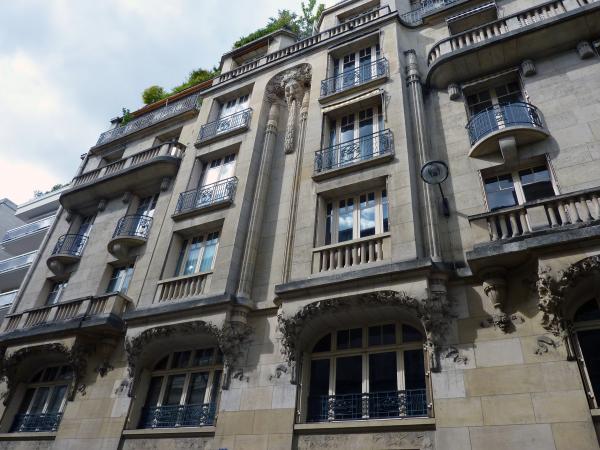 Sur les traces d'Hector Guimard à Auteuil avec Générations 13