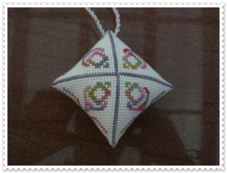 Biscornu N° 276
