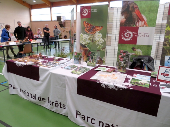 beaucoup d'artistes et artisans d'Art ont exposé au "salon des champignons" 2023 de la Société Mycologique du Châtillonnais