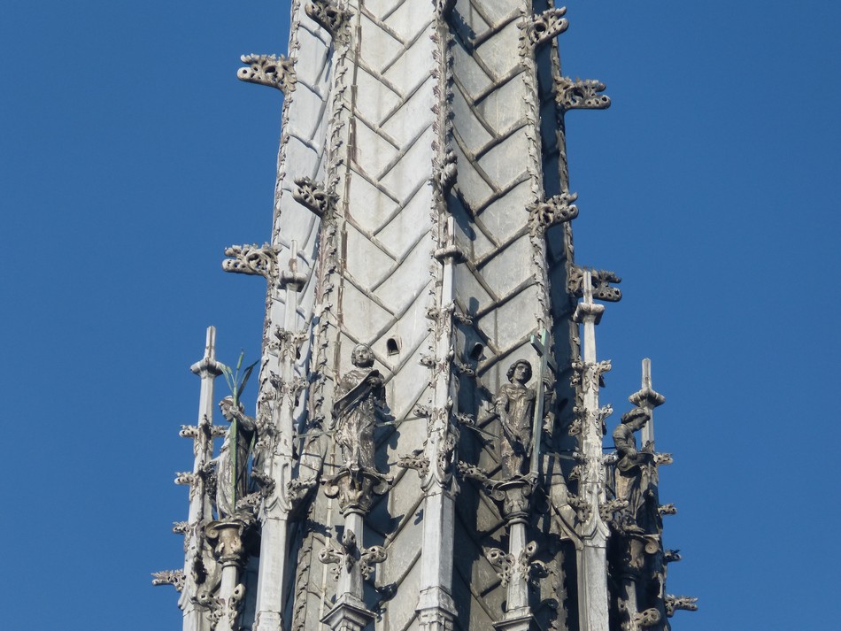 Pointée vers le ciel