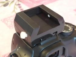 Dovetail adapter for dslr flash-grip