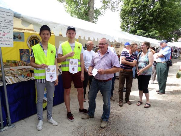 Le Lion's Club Châtillonnais a récompensé deux jeunes lycéens méritants lors des Journées Châtillonnaises 2015 !