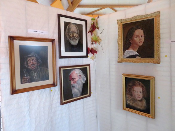 Au Salon d'Automne de Chamesson en 2024, 35 peintres ont présenté 165 tableaux, tous plus beaux les uns que les autres !