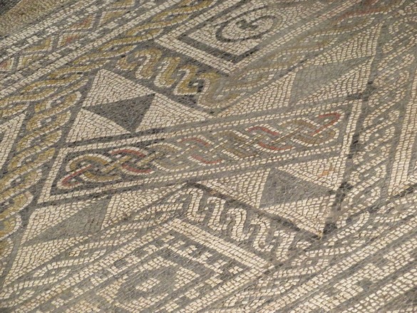 La ville de Grand dans les Vosges, possède une mosaïque gallo-romaine extraordinaire par sa taille et sa beauté !