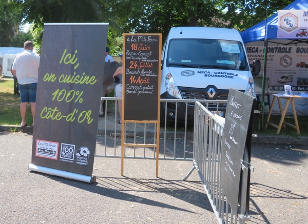 Les Journées Châtillonnaises ont attiré la foule  sur le Cours l'Abbé à Châtillon sur Seine,  les 4 et 5 juin 2022...