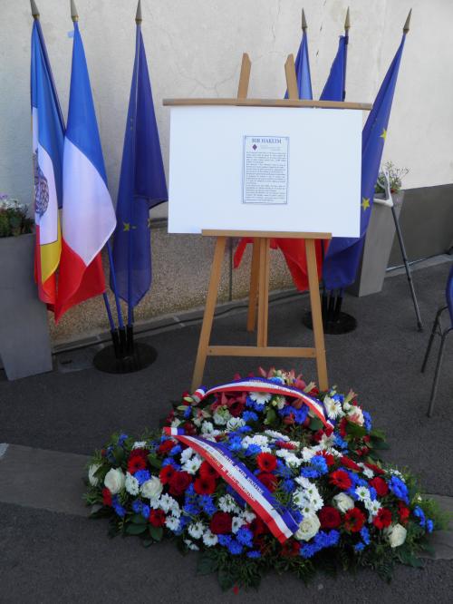 * La ville de Rueil à procédé au dévoilement d’une plaque souvenirs, place Bir Hakeim