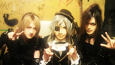 Lors de leur anniversaire... [bis]