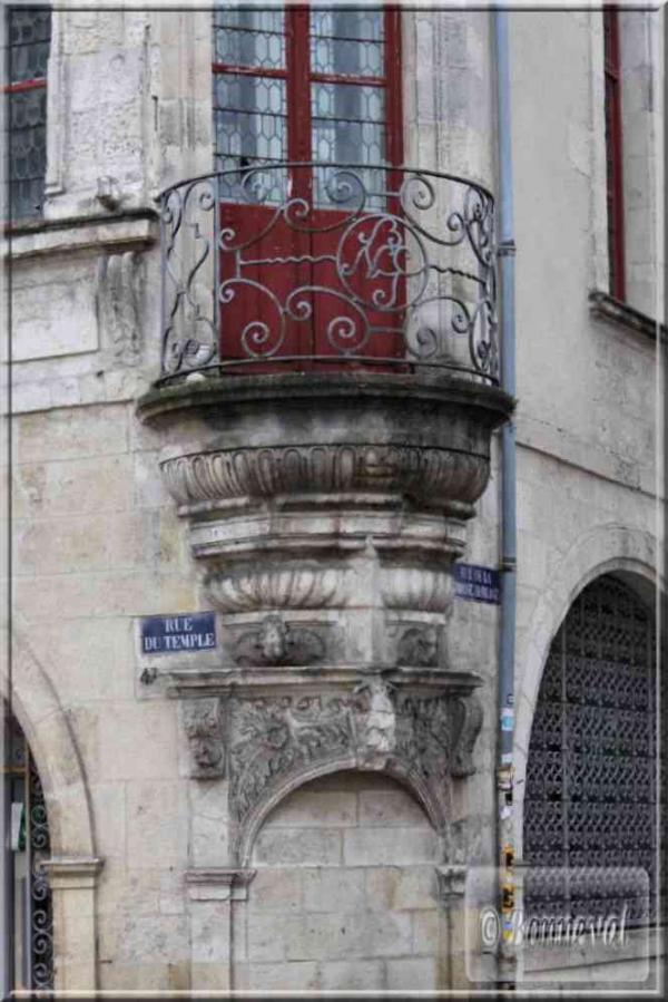 La Rochelle rue du Temple Maison Renaissance tourelle d'angle