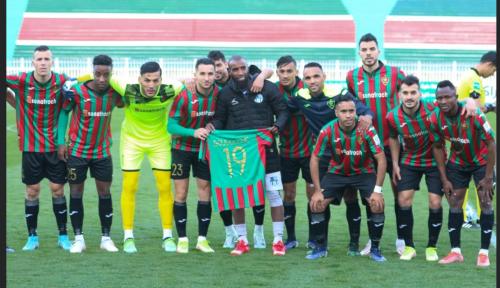 MCANCM 202 2-1 Le MCA rend hommage à Bouguèche Hadj son ancien buteur)