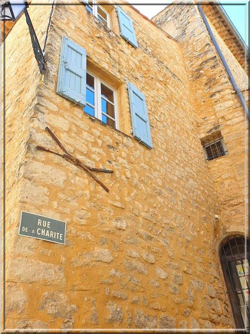 1012 -  Forcalquier dans les Alpes de Haute-Provence (04)