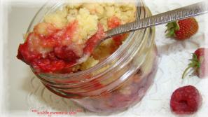 CRUMBE AUX FRAISES,FRAMBOISES