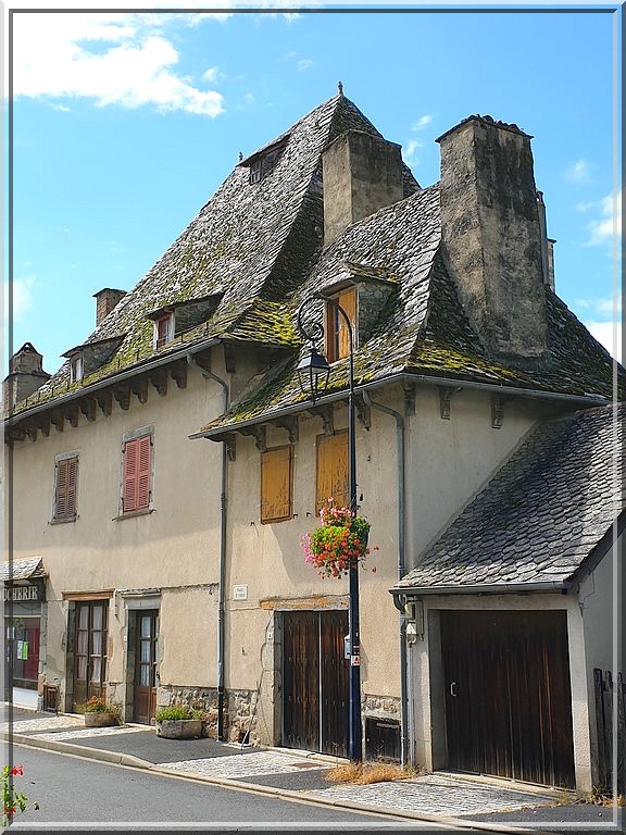 945 - Marcolès et Cassaniouze dans le Cantal (15)