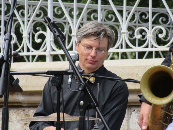 Un joli concert de jazz, avec Jive Crazy Pops, près du kiosque du jardin de la Mairie à Châtillon sur Seine...