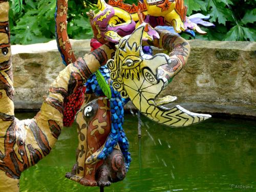 Musée Robert TATIN - Fontaine de la Solidarité