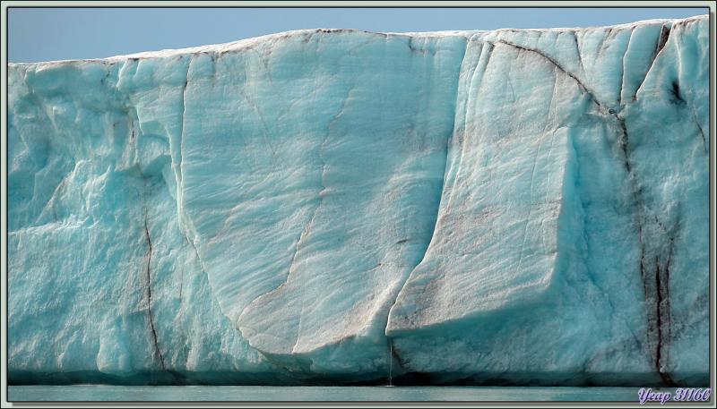 Iceberg et front du glacier - Bethune Inlet - Devon Island - Nunavut - Canada