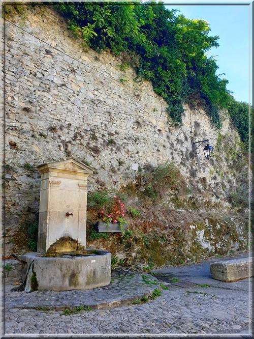 1010 - Vaison-la-Romaine dans le Vaucluse (84)