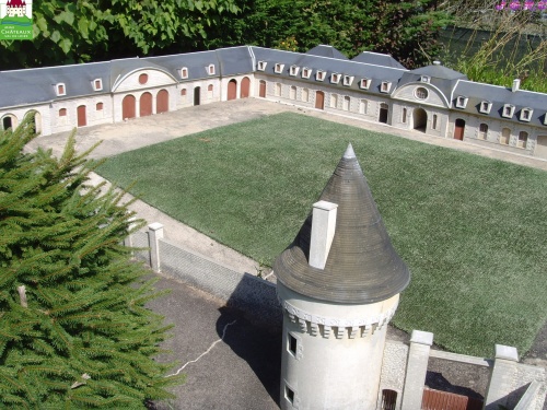 MINI CHATEAUX 2/16  A  AMBOISE
