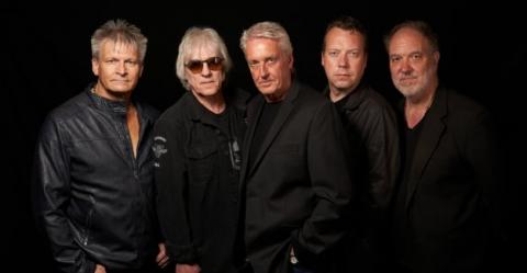FM - Les détails du nouvel album Thirteen ; "Waiting On Love" Clip
