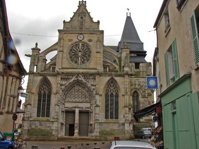  L’église Saint Jacques et Saint Christophe de la ville de HOUDAN