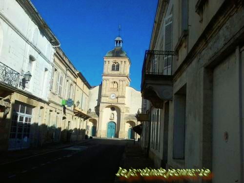 Barsac (Barçac en gascon) est une commune du sud-ouest de la France, située dans le département de la Gironde, en région Aquitaine.  Ses habitants sont appelés les Barsacais