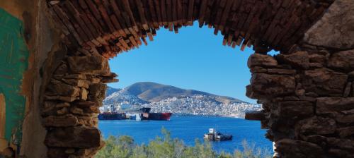 SYROS