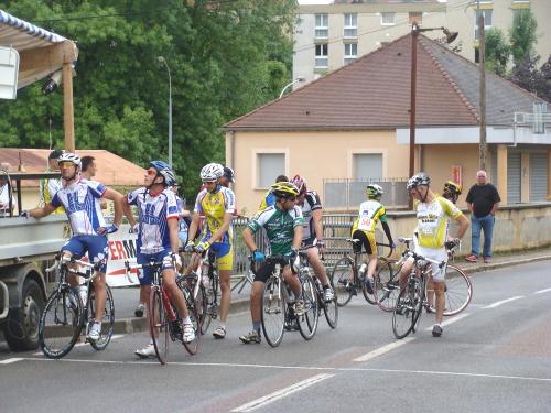 La course cycliste de Sainte Colombe sur Seine
