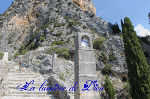 Moustiers Sainte Marie : La chapelle Notre-Dame de Beauvoir