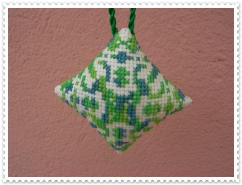 Biscornu N° 294