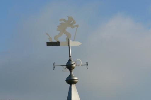 Inlassablement, il marche...