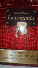 Luxomania Confidences d'une vendeuse dans l'univers secret du luxe ( LIVRE )