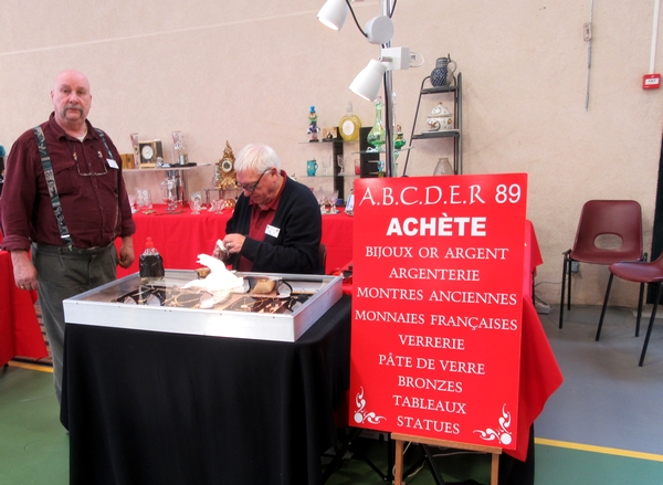 Le salon "Arts et saveurs", organisé par le Lions Club de Châtillon sur Seine, a eu un immense succès salle Luc Schréder...
