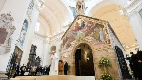 En pèlerinage à Assise, le Pape s'assume comme un pauvre parmi les pauvres