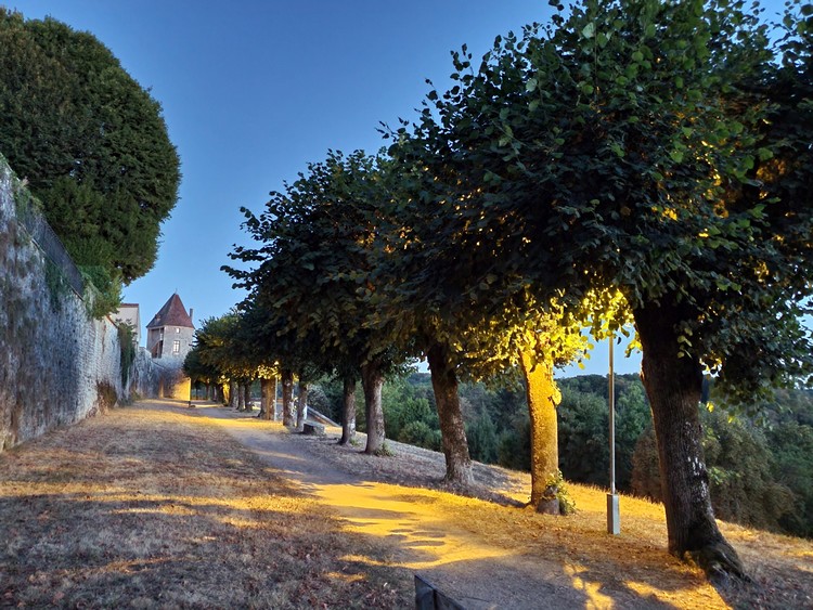 Terrasse des remparts au crépuscule