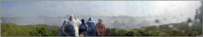 Les superbes Main Falls (Chutes principales) et les suivantes avec vues panoramiques à partir de belvédères d'où on ressort complètement douché - Chutes Victoria - Zimbabwe