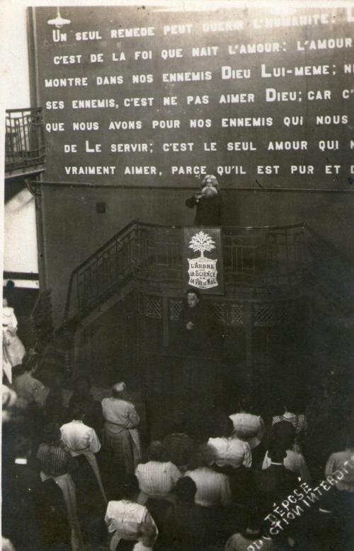 Père Antoine dans son temple (avec Mère)