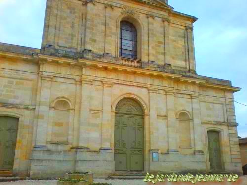 Preignac (Gironde) L'église St Vincent situè au bord de la nationale 113