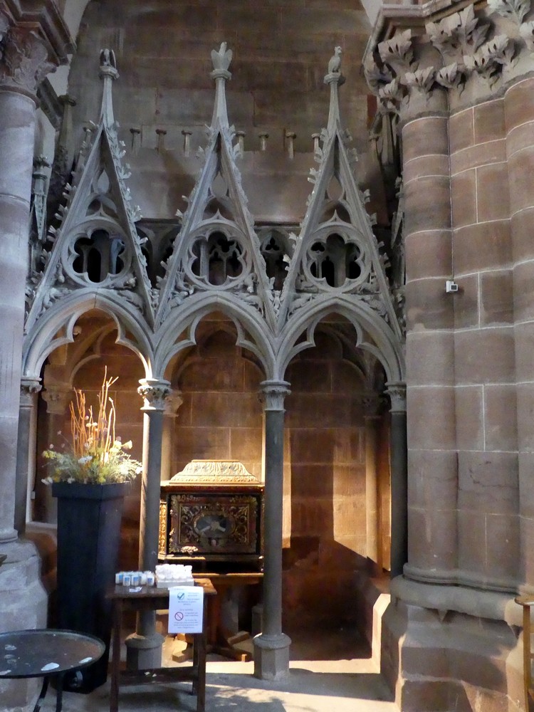 Tombeau de Saint-Adelphe
