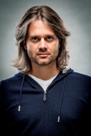 Romanian artist Mugur Varzariu, awarded in POYi 2014 contest – AdHugger
