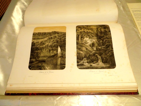 Une superbe exposition de livres de contes a eu lieu à la médiathèque Victorine de Chastenay