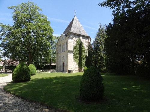 Exposition-Vente de plantes aromatiques  au Château de Montigny sur Aube...