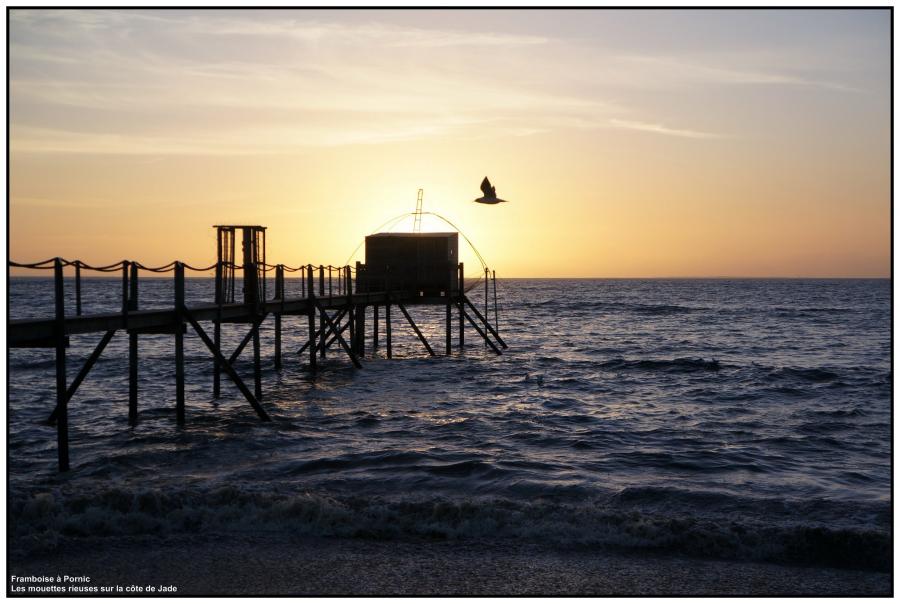 le soleil se couche sur la côte de Jade