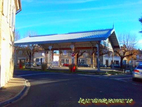 Barsac (Barçac en gascon) est une commune du sud-ouest de la France, située dans le département de la Gironde, en région Aquitaine.  Ses habitants sont appelés les Barsacais