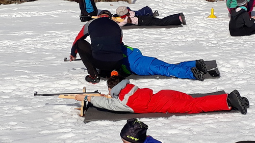 mardi: rencontre avec les enfants du centre de loisirs de brénod+ initiation au biathlon