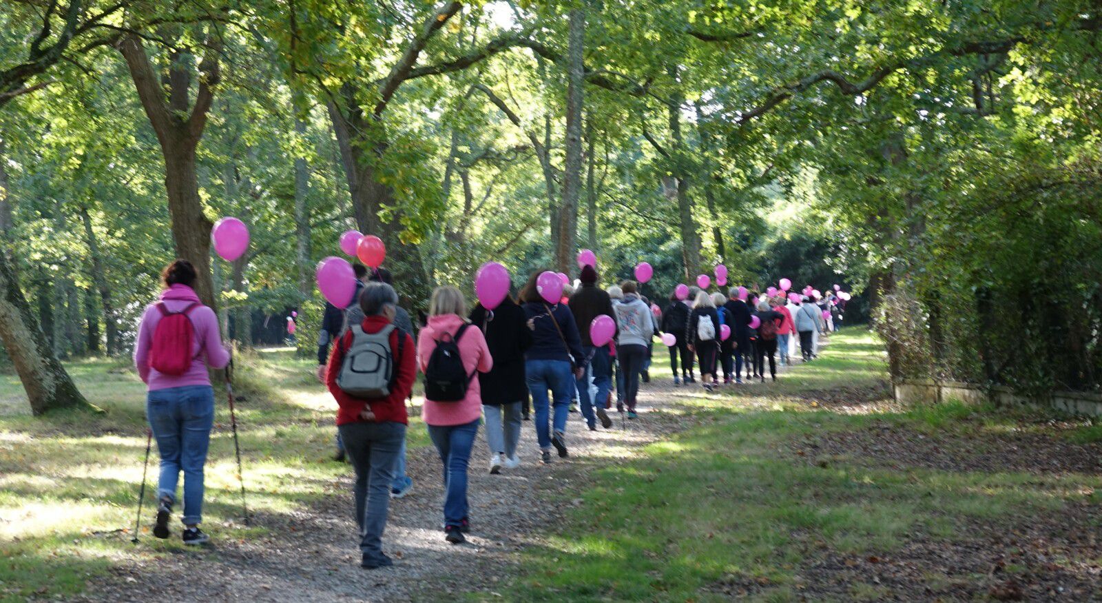 Photos Marche solidaire Octobre Rose - 2021. Départ autour de la Femme Océane de Dominique Pios, au port ostréicole