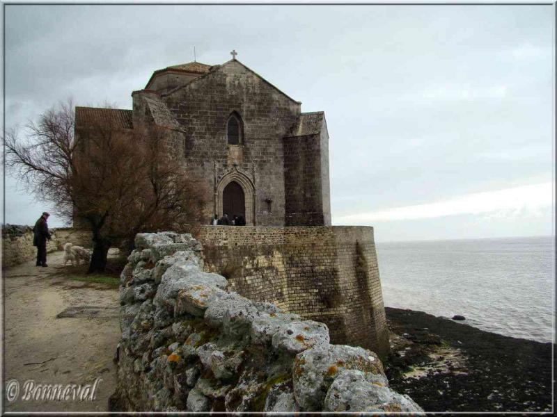 Talmont-sur-Gironde Charente-Maritime Eglise Sainte Radegonde, romane