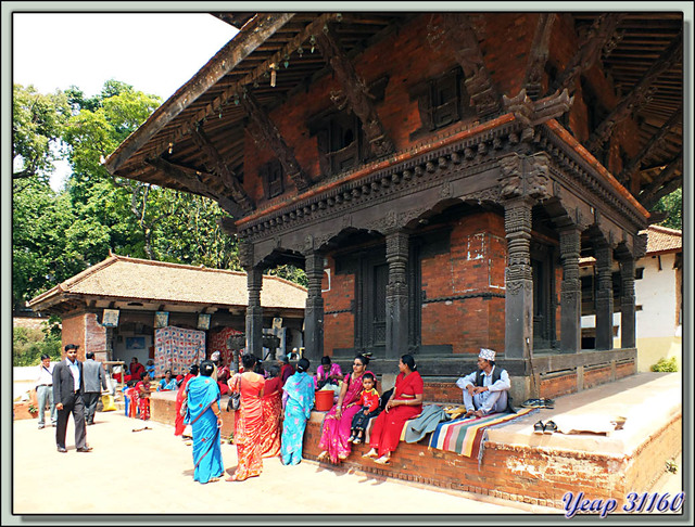 Blog de images-du-pays-des-ours : Images du Pays des Ours (et d'ailleurs ...), Temple Amar Narayan Mandir: cérémonie de mariage - En attendant les mariés - Tansen (Palpa) - Népal